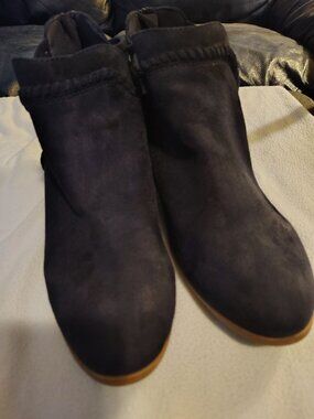 Soda Sincere Faux Suede Ankle Booties Navy Blue Size 9